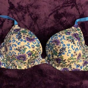 34D plunge Victoria’s Secret push-up bra
